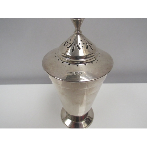 8219 - A Robert & Belks silver Deco sugar shaker in the form of a cocktail shaker, Sheffield 1934, 14.5cm t... 