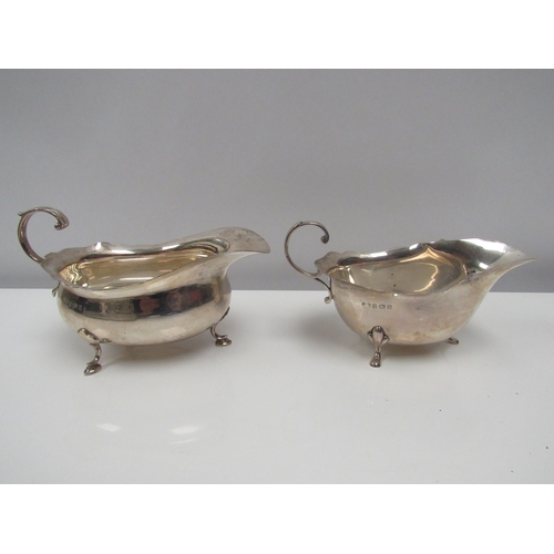 8220 - Two silver sauce boats by William Suckling, Birmingham 1933,1934. 222g