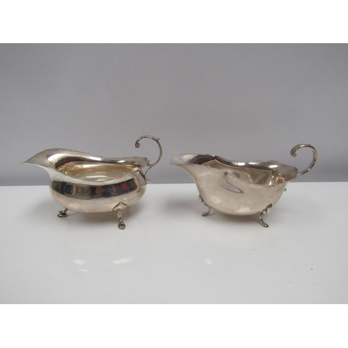 8220 - Two silver sauce boats by William Suckling, Birmingham 1933,1934. 222g