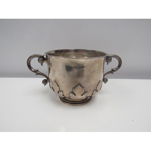 8233 - A Lambert & Co. silver porringer with s scroll handles, acanthus leaf decoration, London 1909, Brita... 