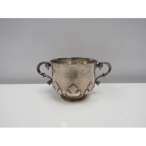 8233 - A Lambert & Co. silver porringer with s scroll handles, acanthus leaf decoration, London 1909, Brita... 