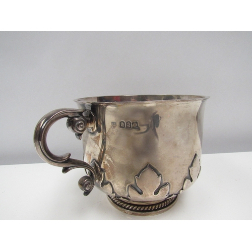 8233 - A Lambert & Co. silver porringer with s scroll handles, acanthus leaf decoration, London 1909, Brita... 