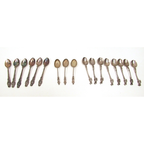 8250 - 17 English and Continental silver coffee spoons, 173g