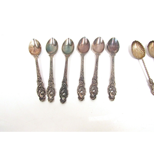 8250 - 17 English and Continental silver coffee spoons, 173g