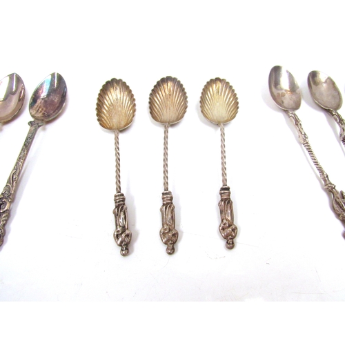 8250 - 17 English and Continental silver coffee spoons, 173g