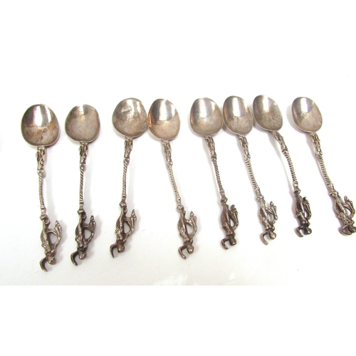 8250 - 17 English and Continental silver coffee spoons, 173g