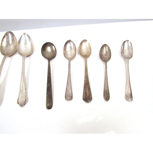 8253 - Various silver teaspoons and coffee spoons, 160g