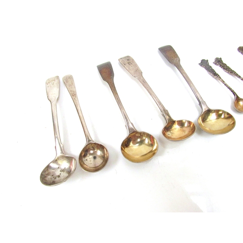 8259 - Mixed silver mustard and salt spoons (9) 69g