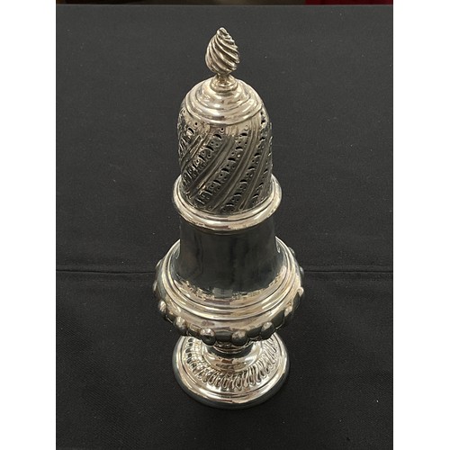 8224 - A Thomas Bradbury & Sons silver sugar castor of large proportions with flame finial, London 1901, 22... 