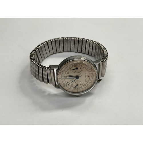 8122 - A mid Century Eresco stainless steel cased gentleman’s chronograph wristwatch