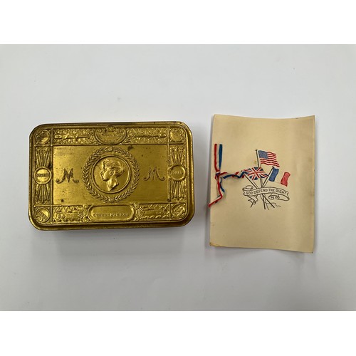 5397 - A WWI Christmas 1914 Princess Mary gift tin, with ‘God Defend the Right’ booklet