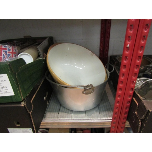 1042 - A jam pan and mixing bowl          (E) £10-20