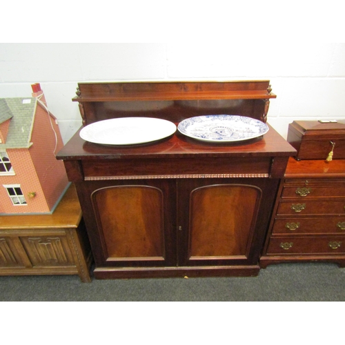 1080 - A Victorian mahogany chiffonier, 114cm x 107cm x 47cm