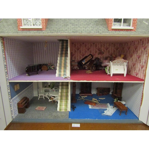 1082 - A Dolls House with contents 