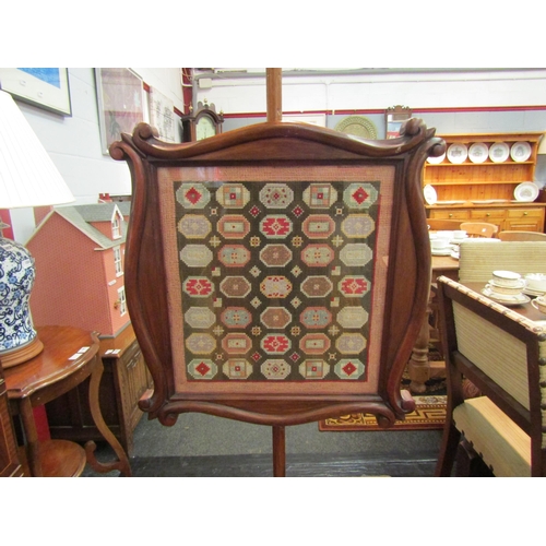 1106 - A Victorian tapestry panelled walnut pole screen