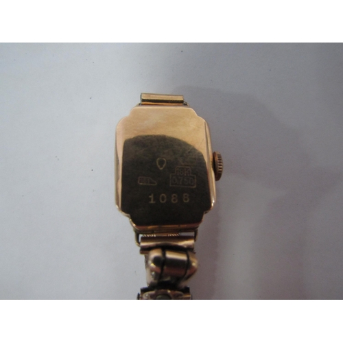 1291 - A lady's wristwatch stamped 18k