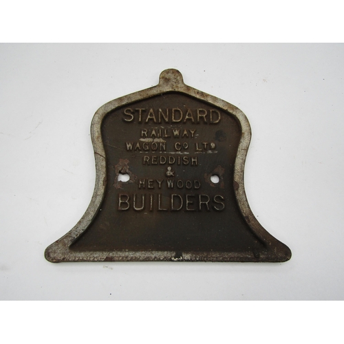 4100 - A cast iron standard railway wagon plate for Reddish & Heywood Builders, 17 x 18.5cm