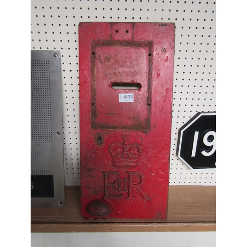 4158 - A cast iron E.R letter box front, 53 x 45.5cm   (E) £40-60