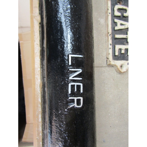 4189 - A cast iron LNER fire kerb