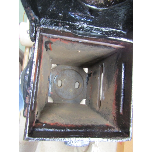 4192 - A cast iron B.R (E) crossing gate signal lamp exterior with copper chimney