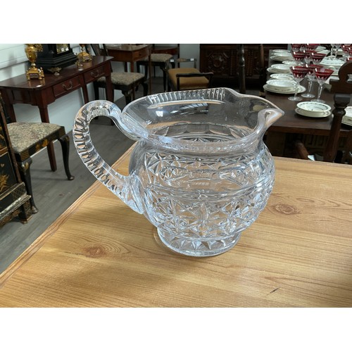 1171 - A crystal glass jug with flared rim