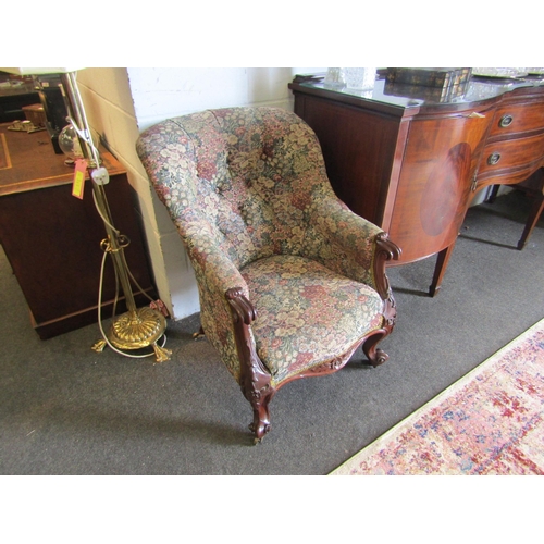 1015 - A Victorian button back tub chair with floral upholstery on brass castors    (E) £25.35