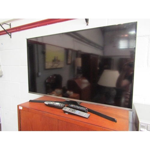 1028 - A Samsung UE40J5100AK flatscreen TV and accessories