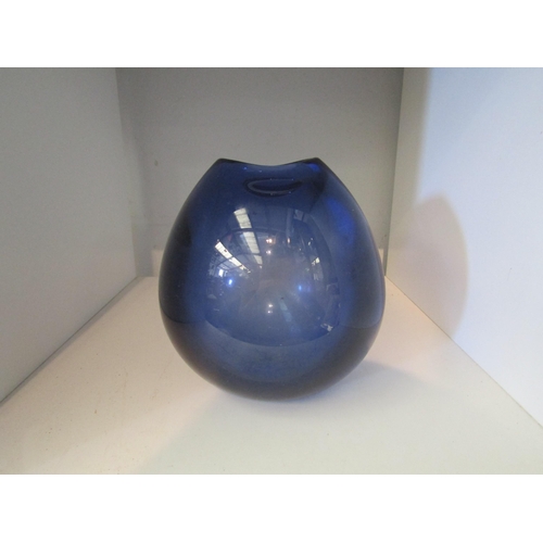 1367 - A Holmegaard blue retro glass vase, 16cm high