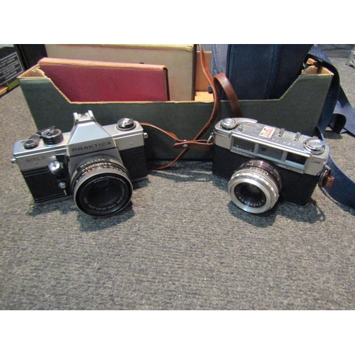 1397 - A Yashica vintage camera II 5083903 Japan, a Praktica MTL5 Vintage camera and books including Redpat... 