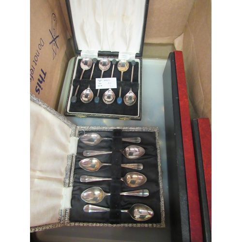 1415 - A quantity of loose and cased plated flatware