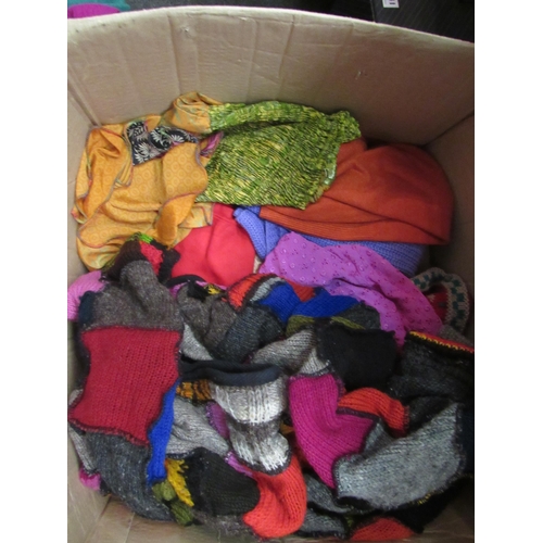 1442 - A large box of lady's clothing including knitwear, dresses, coats