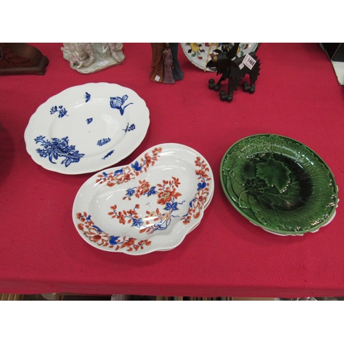 1469 - Two Chamberlain heart shaped Imari coloured plates together with a further Chamberlain plate and two... 