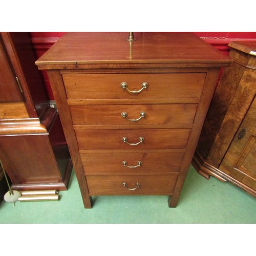 4123 - An Edwardian mahogany gentleman's shaving chest the height-adjustable shield shaped tilting mirror o... 