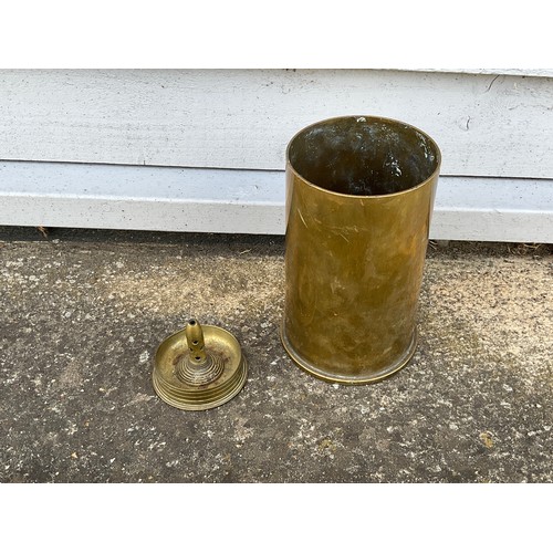 5085 - A WWII British 37'' gun brass shell, Tampeoni 1940 stamped, and an ashtray (2)