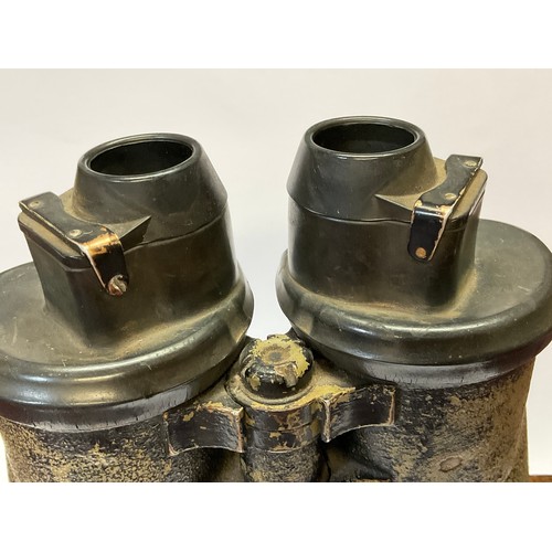 5051 - A pair of WWII German 7x50 Kriegsmarine U-boat / submarine type binoculars, fixed focus, marked 8863... 