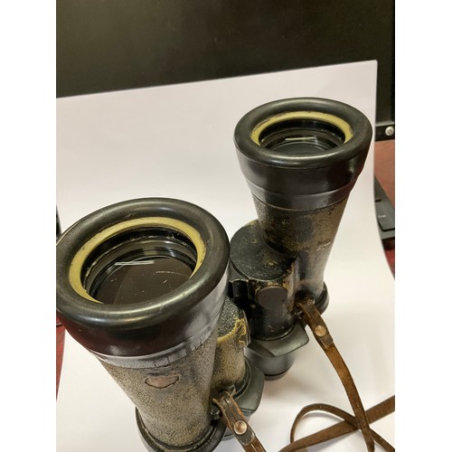 5051 - A pair of WWII German 7x50 Kriegsmarine U-boat / submarine type binoculars, fixed focus, marked 8863... 