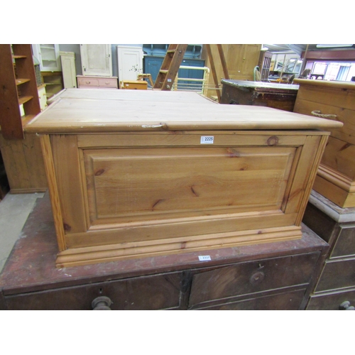 2226 - A pine blanket box