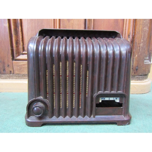 7002 - A Sobell 439 fluted brown Bakelite valve radio case housing chassis and speaker only. C.1949