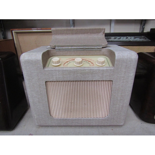 7019 - A Bush BAC31 'All Dry' battery portable valve radio, serial number 141/107080. C. 1952