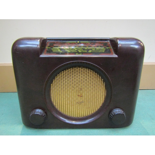 7021 - A Bush DAC90A brown Bakelite cased valve radio, serial number 73/11548, C.1953