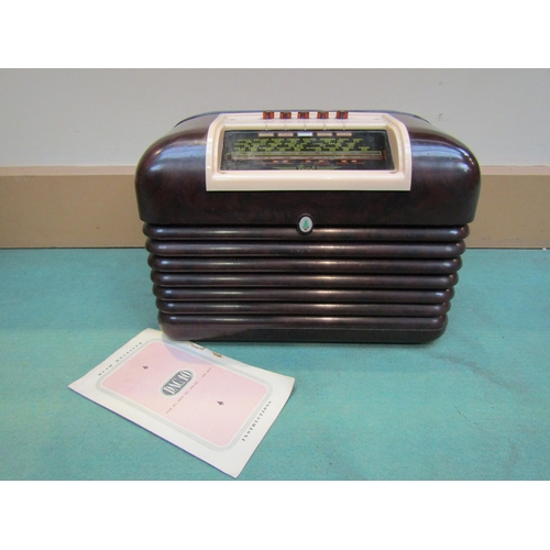 7023 - A Bush DAC10 AC/DC mains table top valve radio in mottled brown Bakelite case, serial number 62/4483... 