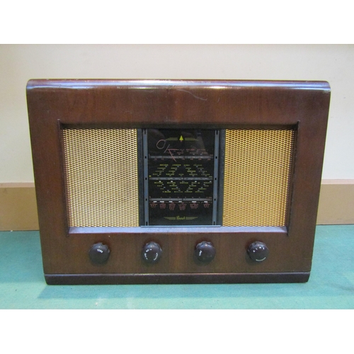 7031 - A Bush DAC11 five valve radio in walnut veneered wooden case, serial number 60/04928. C.1949