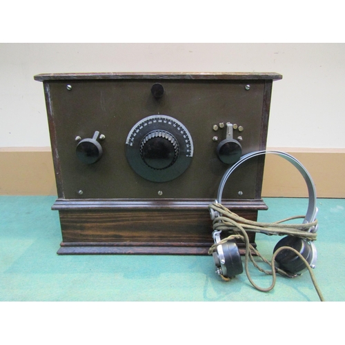 7047 - A Beltona three valve battery radio in oak case with Beltona Trade Mark label to top of cabinet and ... 