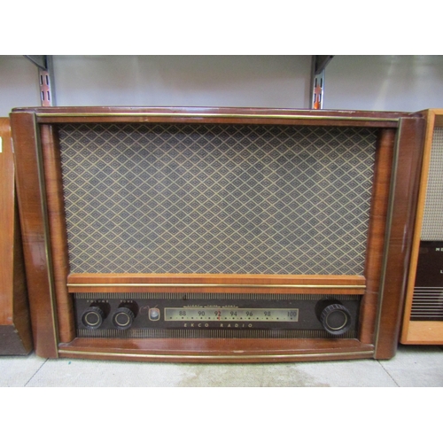 7061 - An Ekco A277 wooden cased valve radio, serial number 003256. C.1956