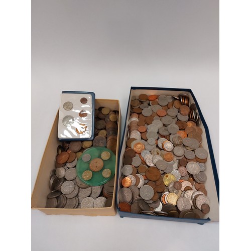 1305 - Two trays containing mostly british coinage from early 20thc to late 20thc including two shillings, ... 