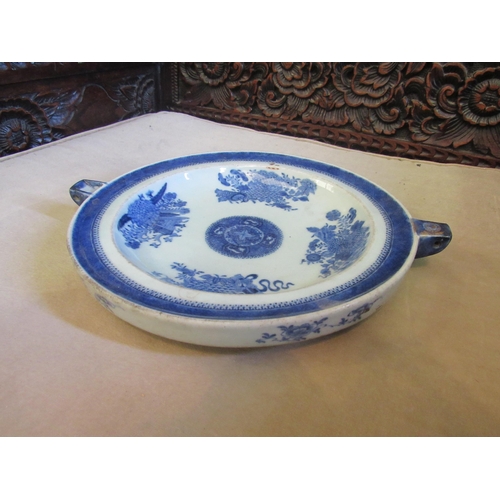 1022 - A Chinese style blue and white warming dish with small bird (Emu?) motif to rim. 25cm diameter