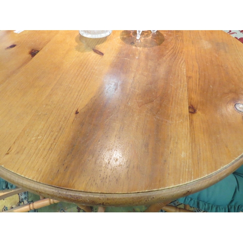 1074 - A modern pine circular kitchen table with a set of three lathe back beech chairs