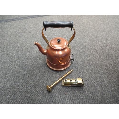 1184 - A copper kettle, pestle and locomotive model (3)           (E)   £10-20