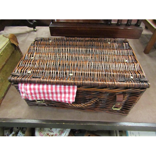 4067 - A wicker picnic basket with contents