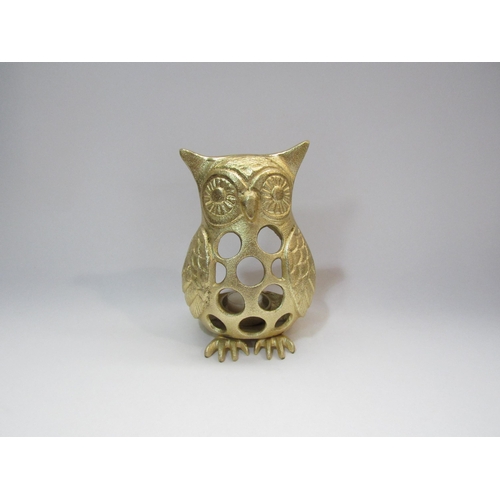 4267 - A modern cast metal owl tea light holder, 20cm tall